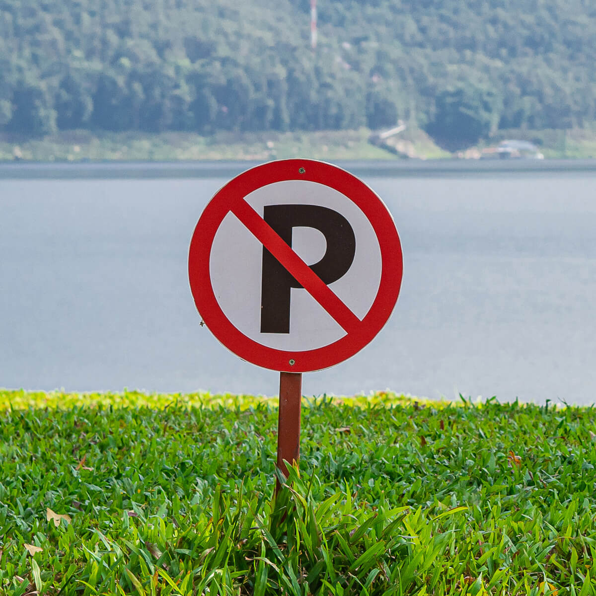 No lake parking design Aluminum signs and banners print by Curative Printing